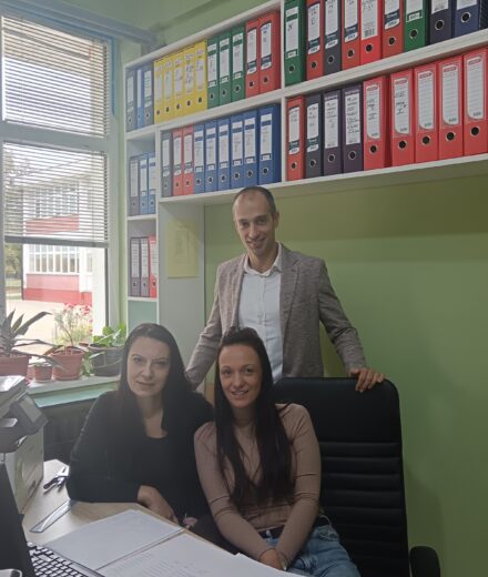 Sekretar ustanove i finansijska služba