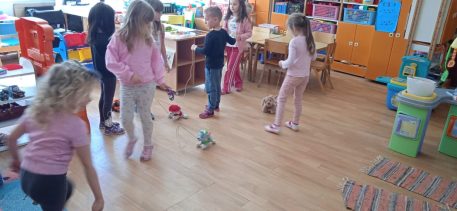 C:\Users\Dule-Seka\Desktop\Kanapi\šetnja ljubimaca.jpg